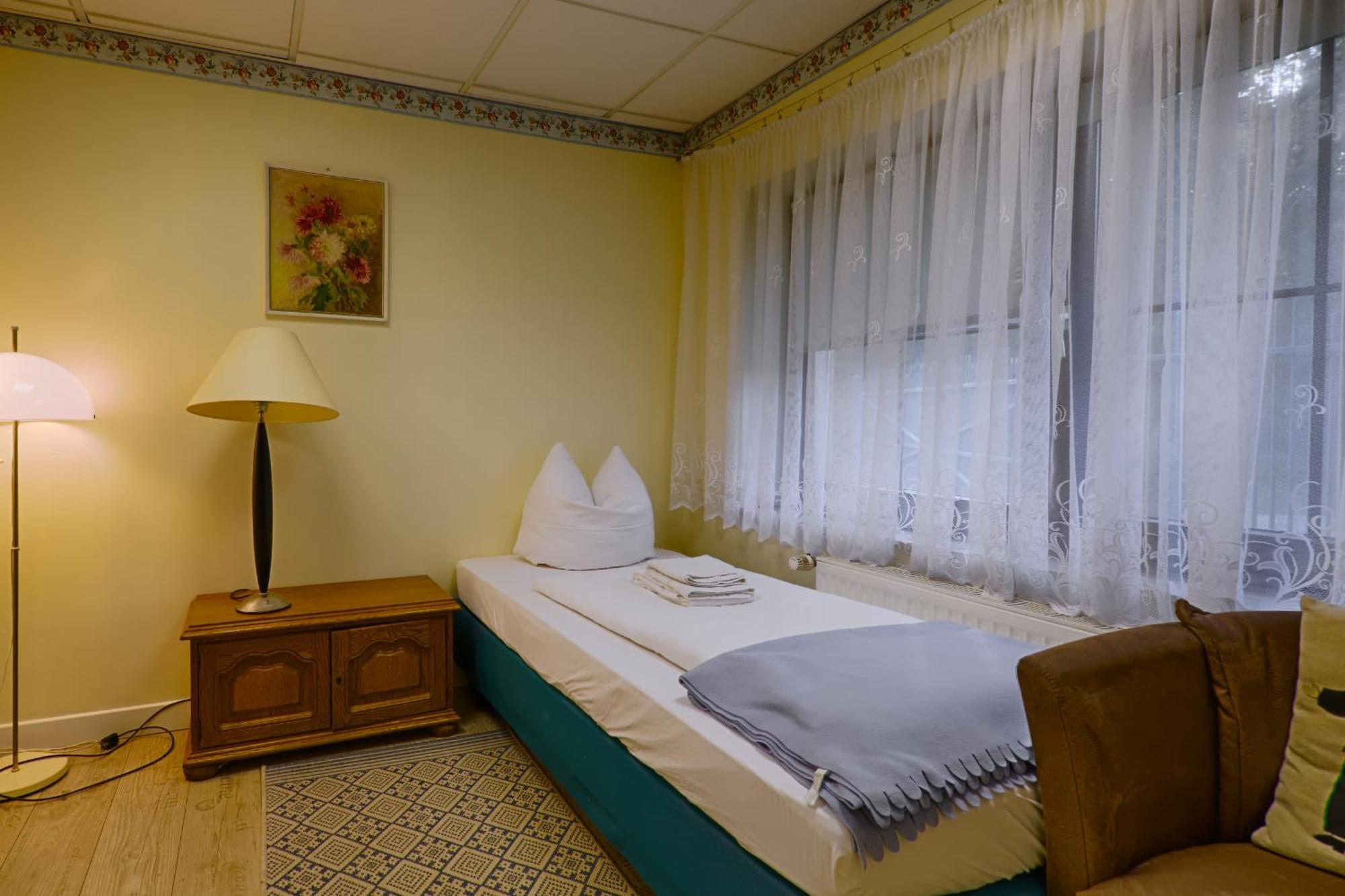 Bed and Breakfast Waldschloesschen Миттенвальде Номер фото