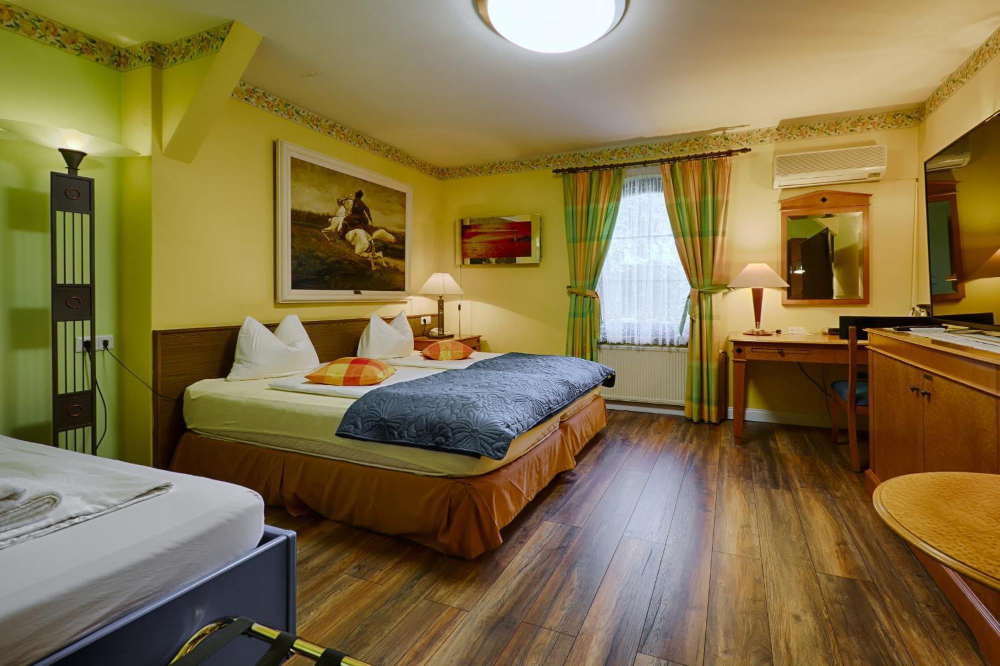 Bed and Breakfast Waldschloesschen Миттенвальде Номер фото